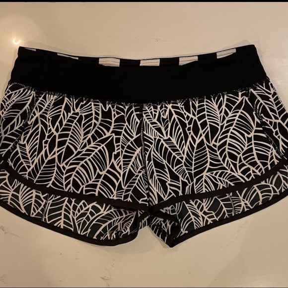 Lululemon Angel Palm Shorts - Picture 6 of 12